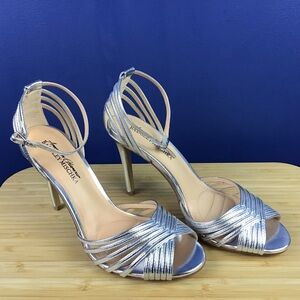 Badgley Mischka American Glamour Silver Ankle Strap High Heels 7.5 NWOB